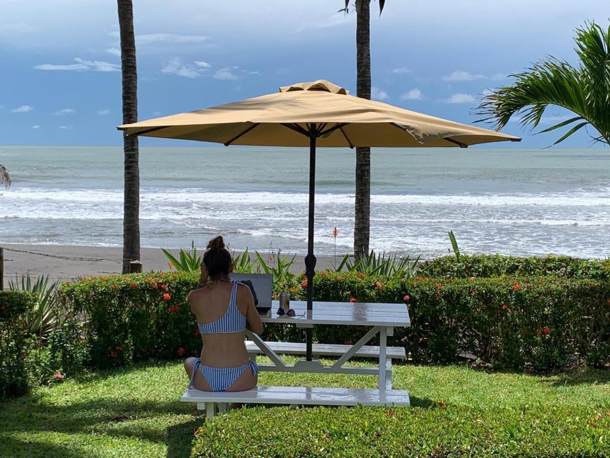 The Backyard Beachfront Hotel Jaco Ngoại thất bức ảnh