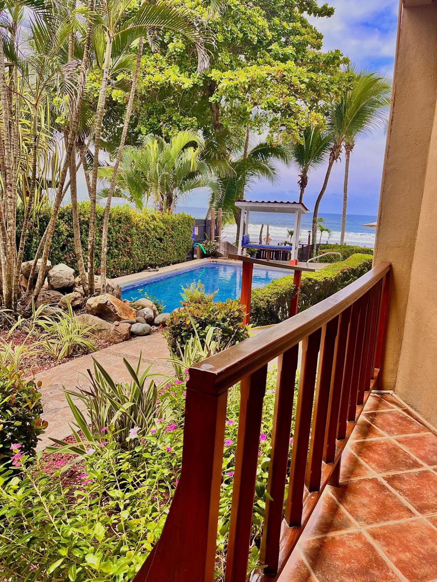 The Backyard Beachfront Hotel Jaco Ngoại thất bức ảnh